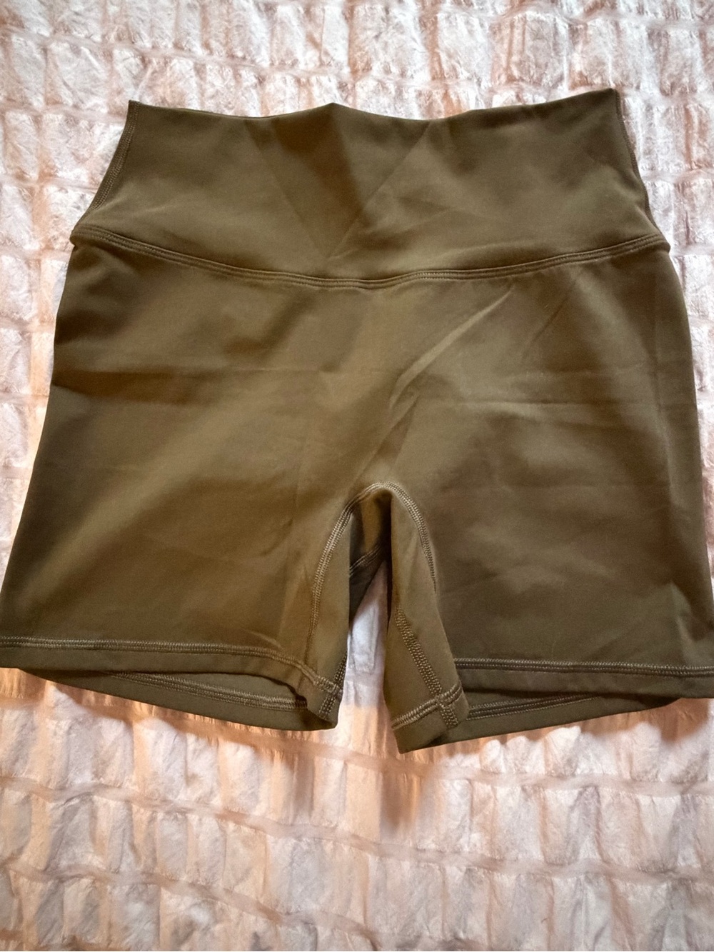 HALARA Olive High-Waist Performance Shorts